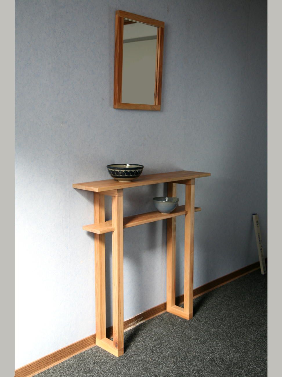 Side table with mirror made of elm
